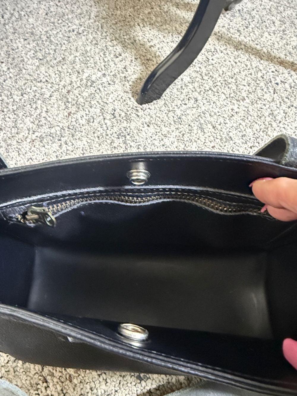 Harley-Davidson Vintage Black Leather Shoulder Tote Bag with Embroidered Logo - Picture 6 of 6